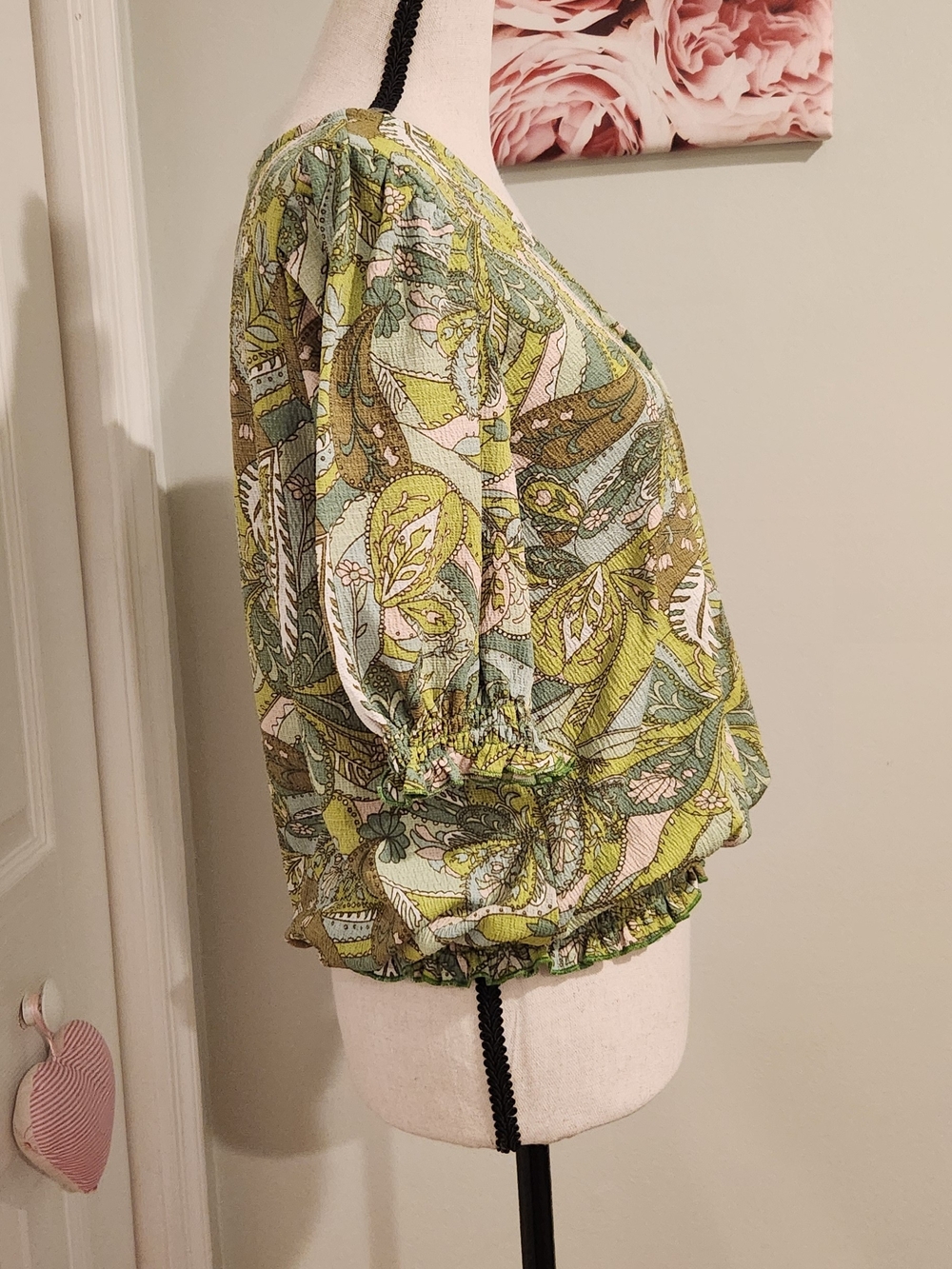 MELLODAY Green Paisley V-Neck Smocked Hem Top - Picture 2 of 4